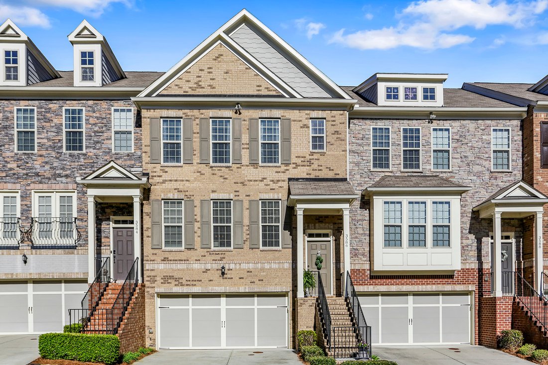 Move In Ready Brick Townhome In In Brookhaven, United States