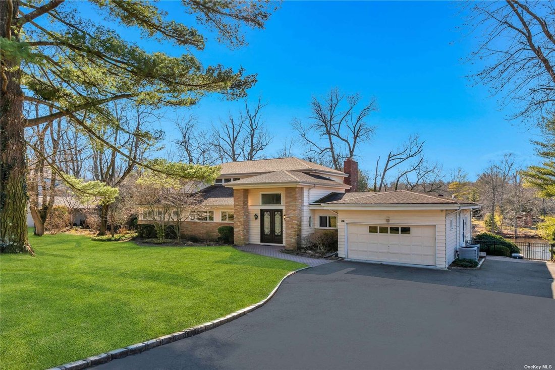 Updated, Super Bright Home In A Serene In Kings Point, New York, United