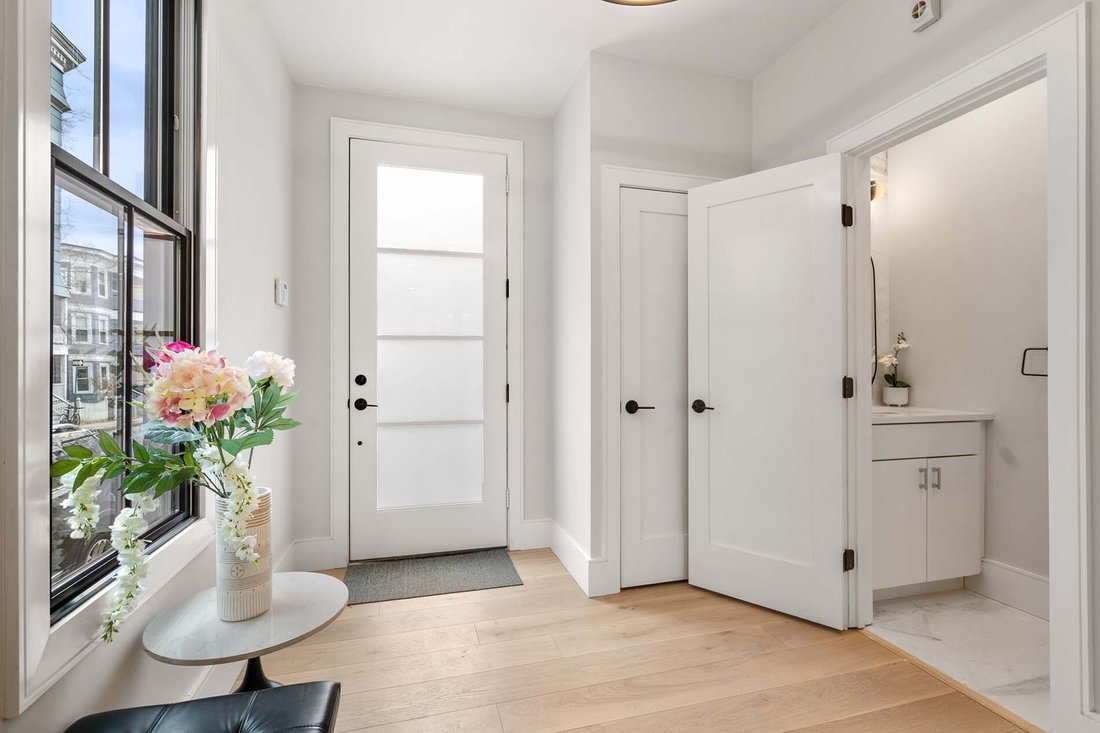 468 Putnam Ave In Cambridge, Massachusetts, United States For Sale