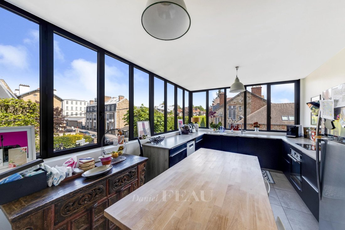 Le Chesnay A 6 Bed Duplex Apartment In Versailles, île De France