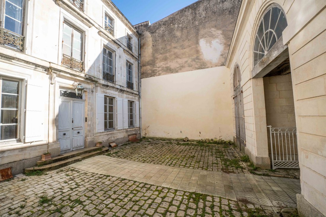 18th Century Mansion In The Heart Of In La Rochelle, Nouvelle Aquitaine