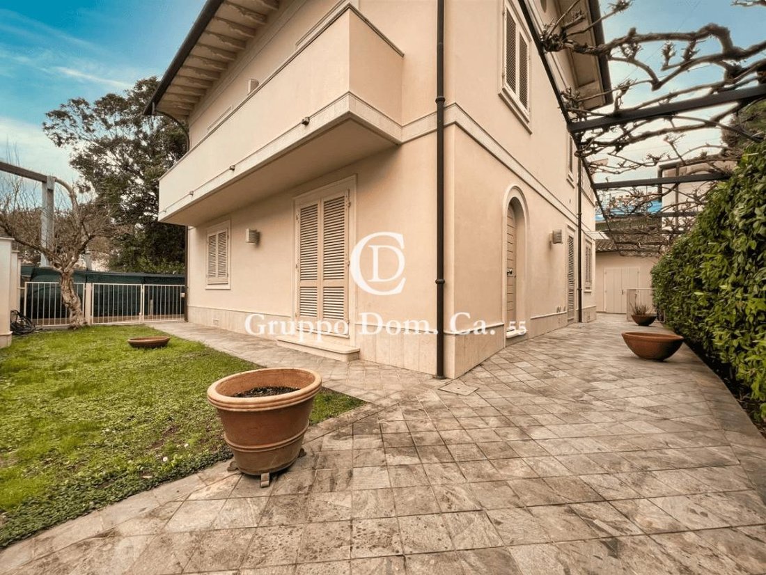 Villa in Vittoria Apuana, Forte dei Marmi, Tuscany 1 - 12622353