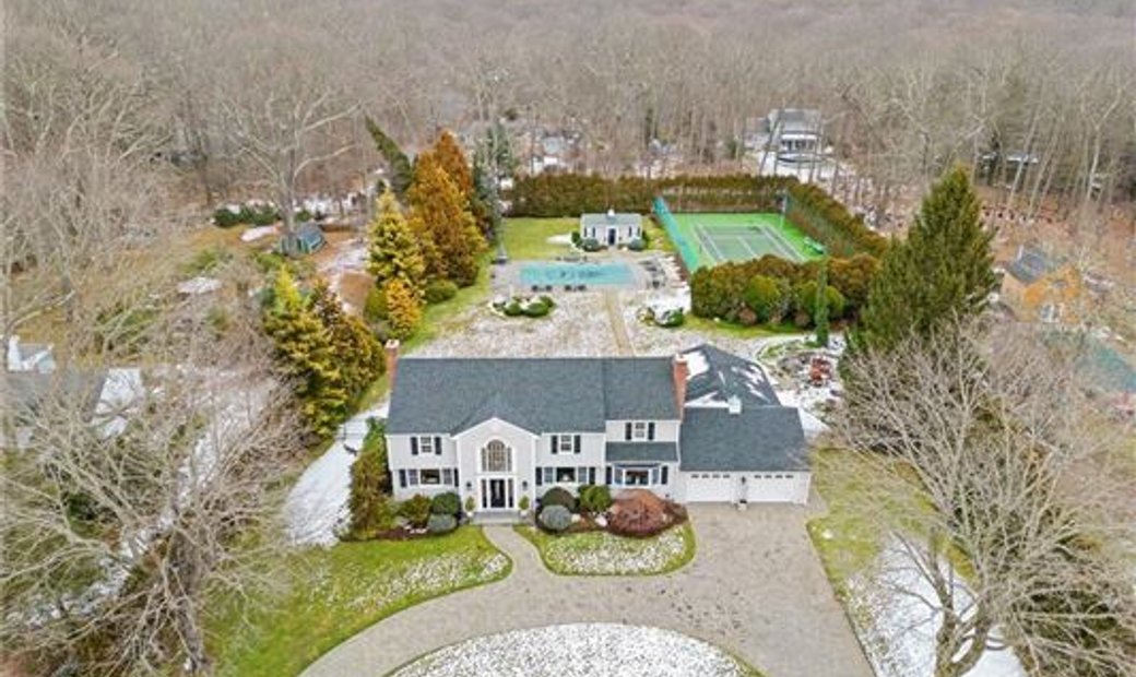 Beautifully Renovated Colonial On A In Killingworth, Connecticut