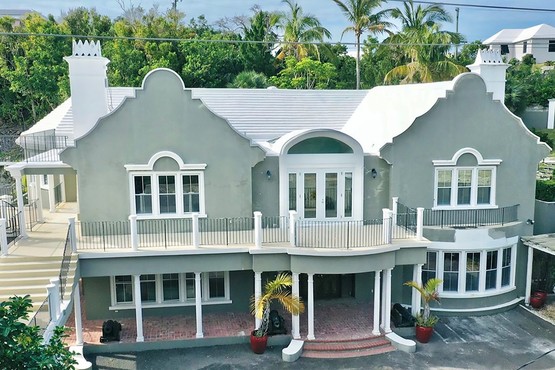 Point Shares House In Hamilton, Pembroke Parish, Bermuda For Sale