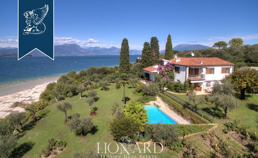 Villa in Center, Sirmione, Lombardy 1