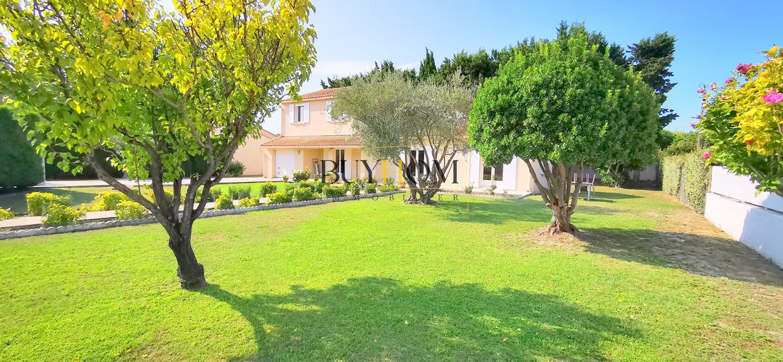 Exclusive House In L'isle Sur La Provence Alpes Côte D'azur