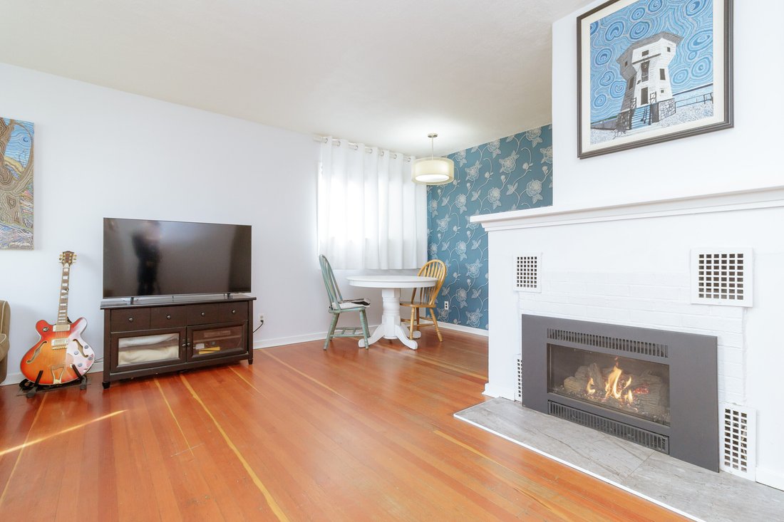 House in Victoria, British Columbia, Canada 3 - 12624011