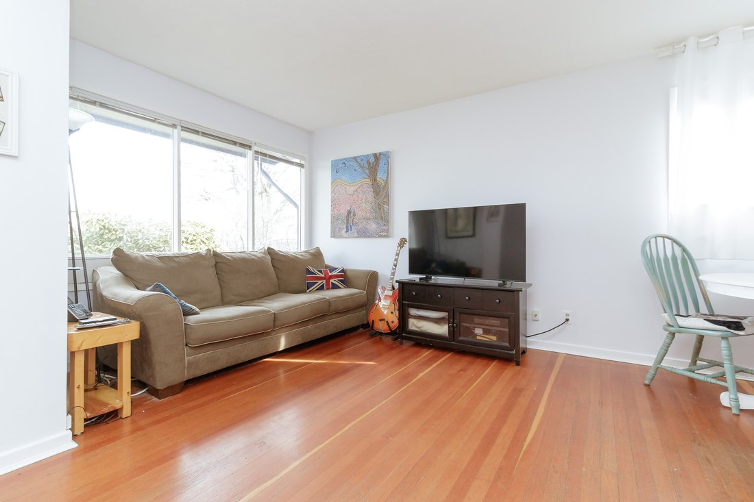 House in Victoria, British Columbia, Canada 4 - 12624011
