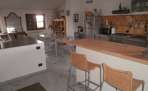 House in Stadium - Sant'Antonio - Marasio, Marina di Carrara, Tuscany 1