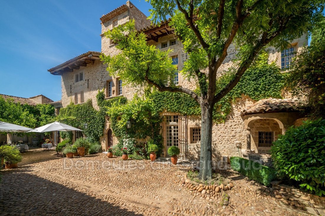 Demeure Dans Châteauneuf Du Pape, Provence Alpes Côte D'azur, France à Vendre (12626538)