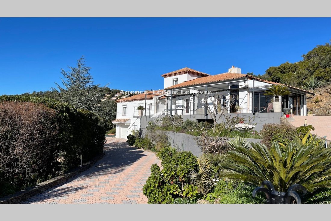 Villa in Les Issambres, Roquebrune-sur-Argens, France 4 - 12626741