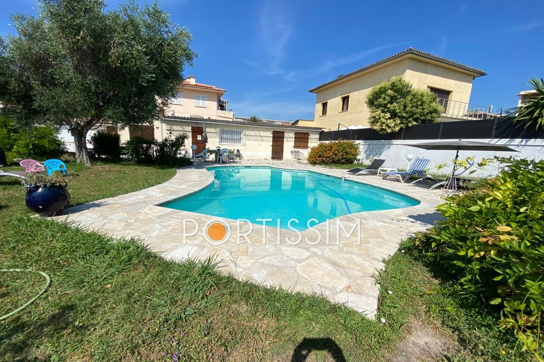 Villa in Saint-Laurent-du-Var, Provence-Alpes-Côte d'Azur, France 3 - 12627023