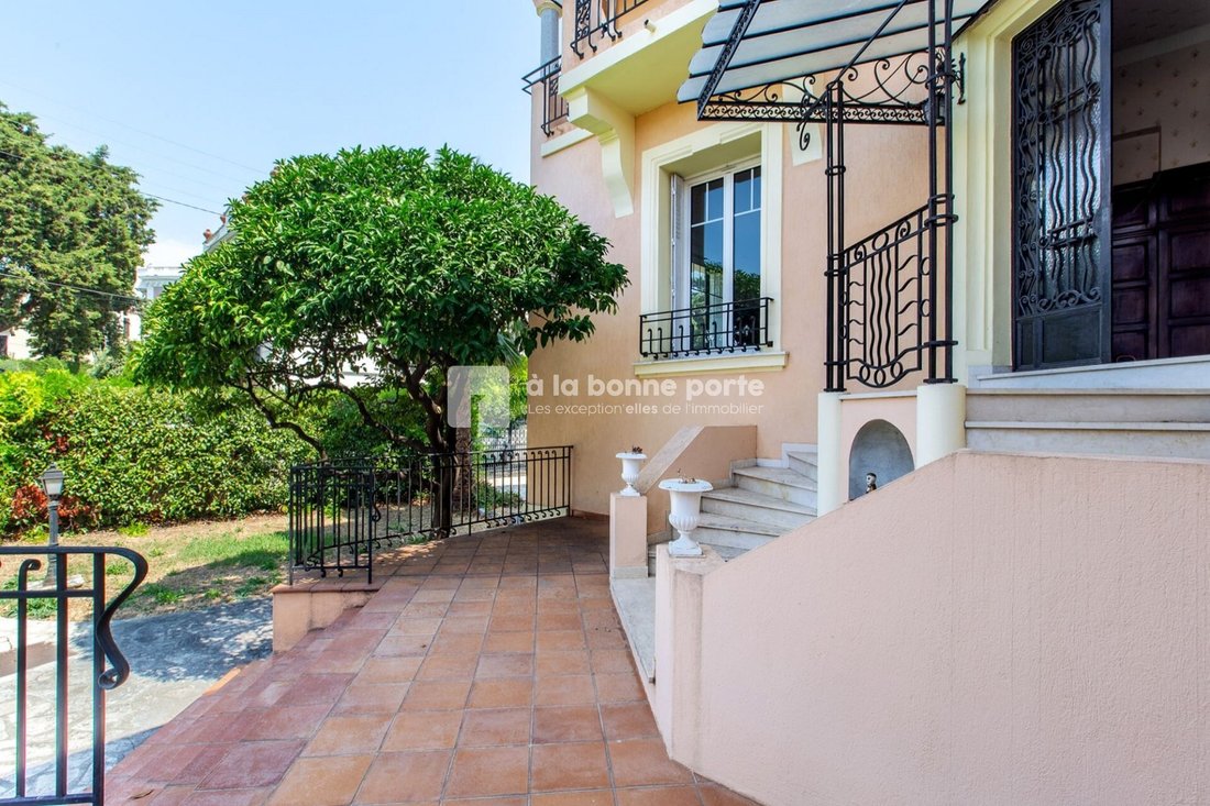 Vente Villa 10 Pièce(s) In Nice, Provence Alpes Côte D'azur, France For