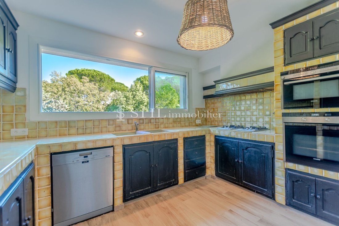 Villa in Les Bouteillers, Sainte-Maxime, France 4 - 12626868