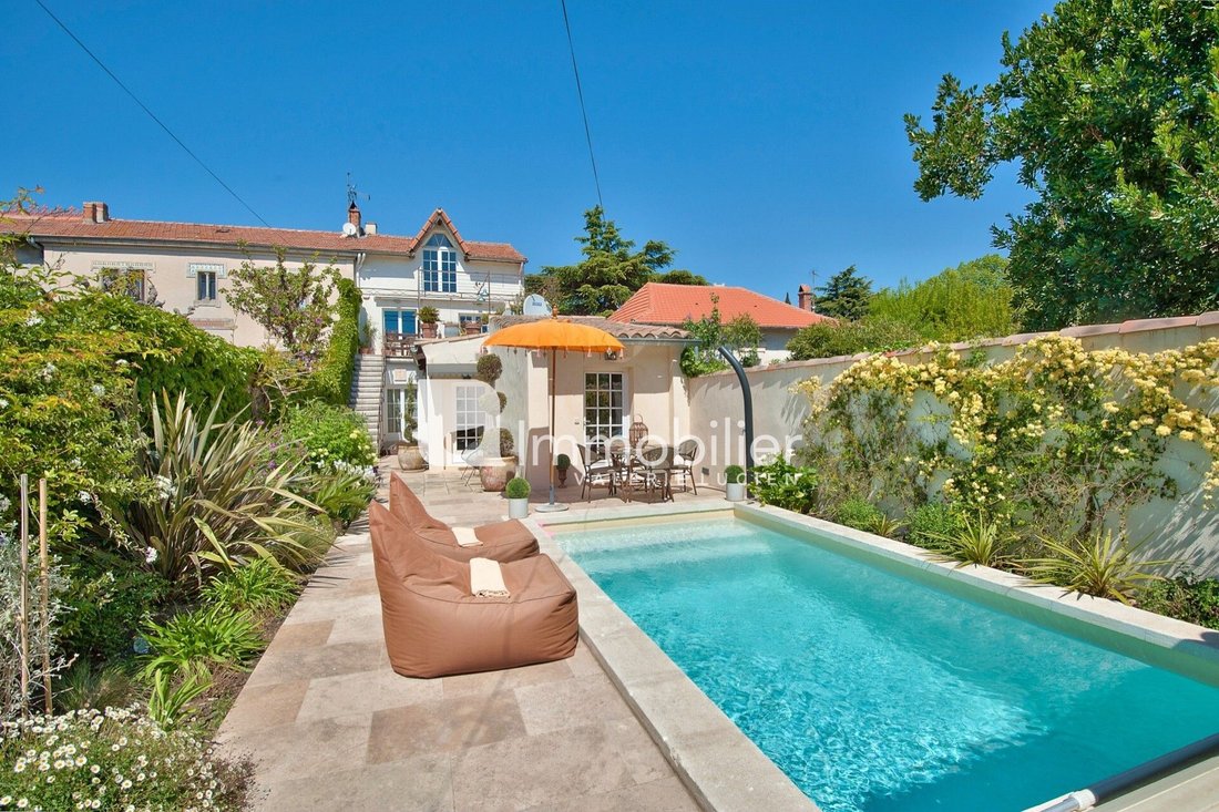 Villa in Saint-Rémy-de-Provence, Provence-Alpes-Côte d'Azur, France 1 - 12626565