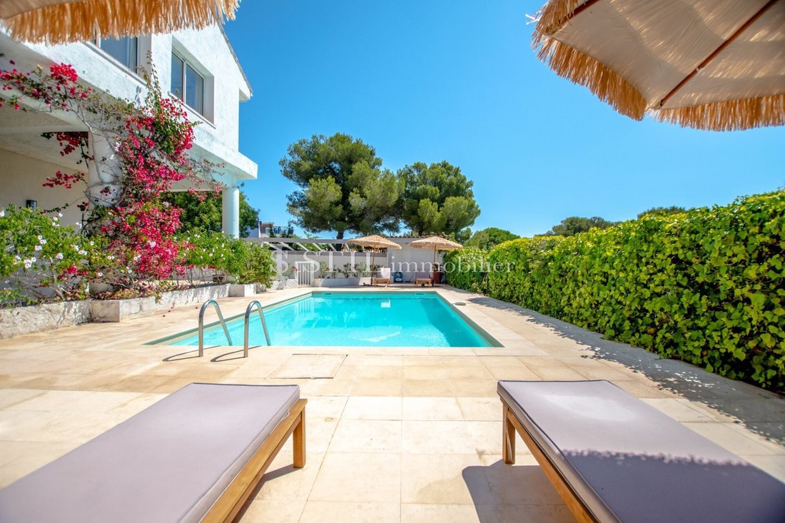 Villa in Les Issambres, Roquebrune-sur-Argens, France 2 - 12627797