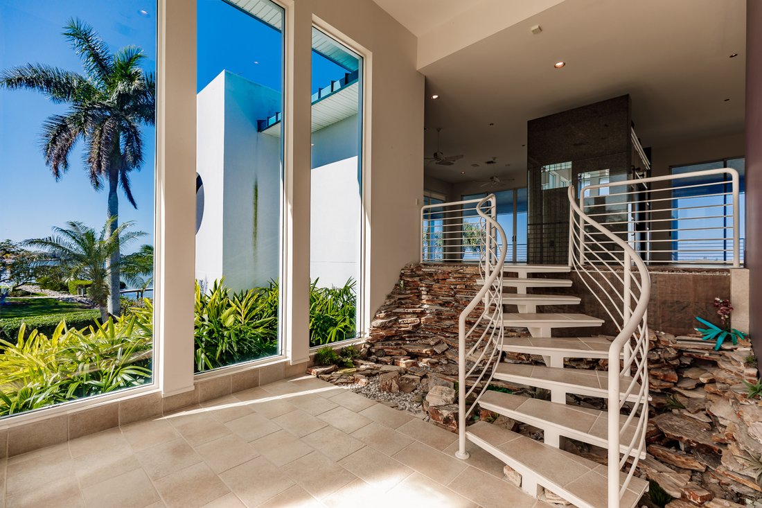 Peninsula Waterfront Estate In Bradenton, Florida, United States For