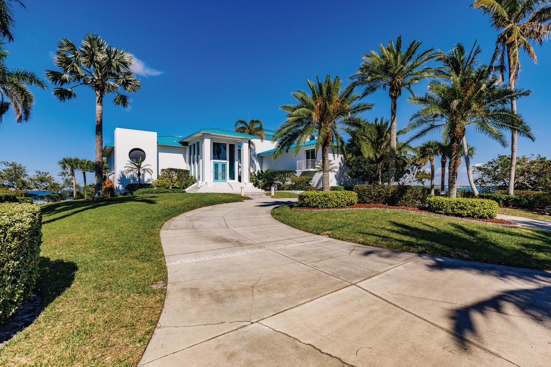 Peninsula Waterfront Estate In Bradenton, Florida, United States For