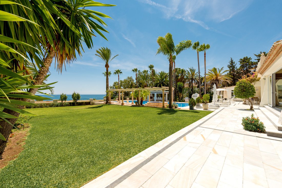 Villa a Estepona, Andalusia, Spagna 2 - 12630217