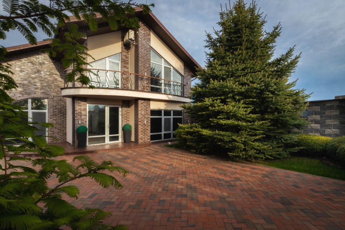Villa in Vyshen'ky, Kyiv Oblast, Ukraine 1 - 12453673