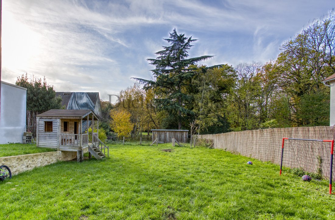 House Level 3, General Condition In Montfort L'amaury, île De France