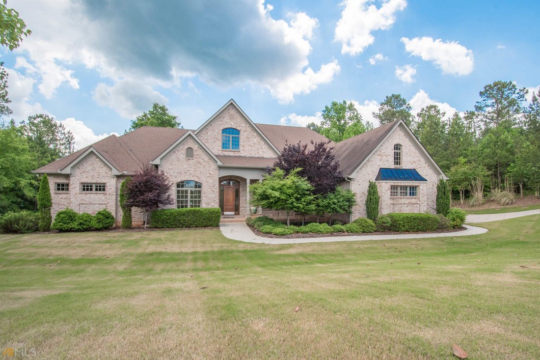 Custom Single Owner Home In A Serene Setting In Newnan, United