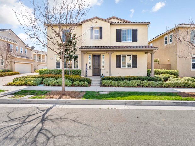 Lujo casas en venta en Ontario, California | JamesEdition