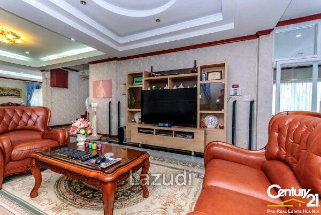 Villa in Hin Lek Fai, Prachuap Khiri Khan, Thailand 2 - 12635773