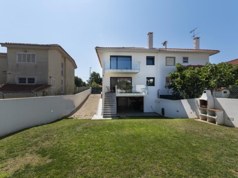 Semi Detached 3 Bedroom Villa, With A 257 Sqm Gross In Oeiras, Lisbon, Portugal For Sale (12637013)