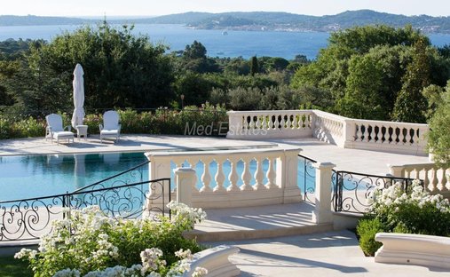 Estate in Grimaud, Provence-Alpes-Côte d'Azur, France 1