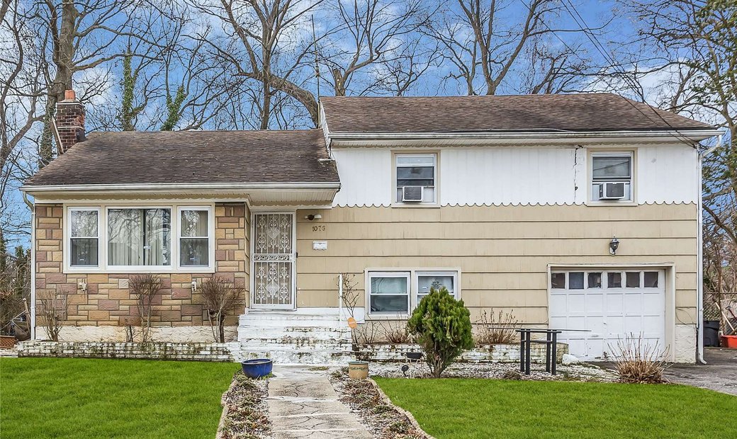 House Uniondale In Uniondale, Ny, United States For Sale (12641243)