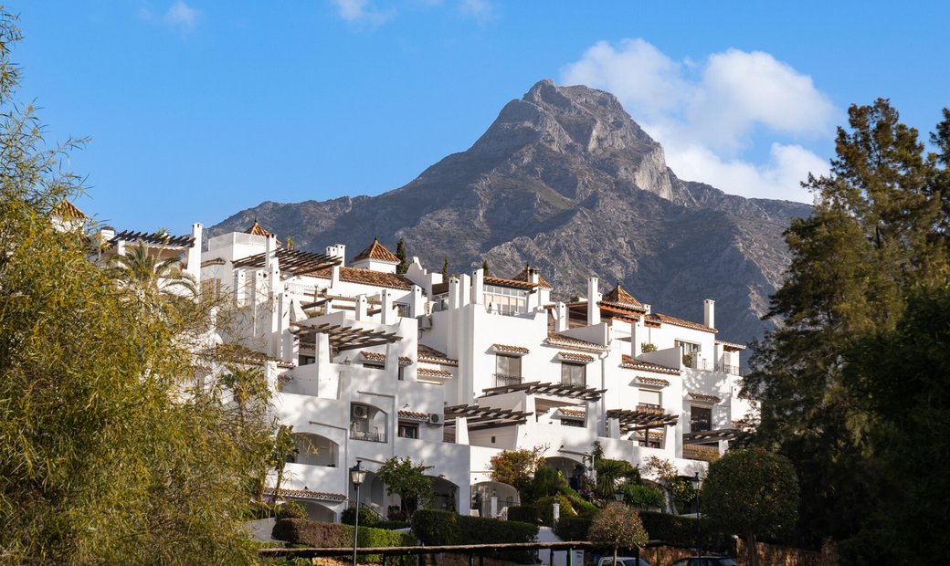 Bonita Casa Adosada De Lujo En La Milla De Oro En Marbella Andalucía