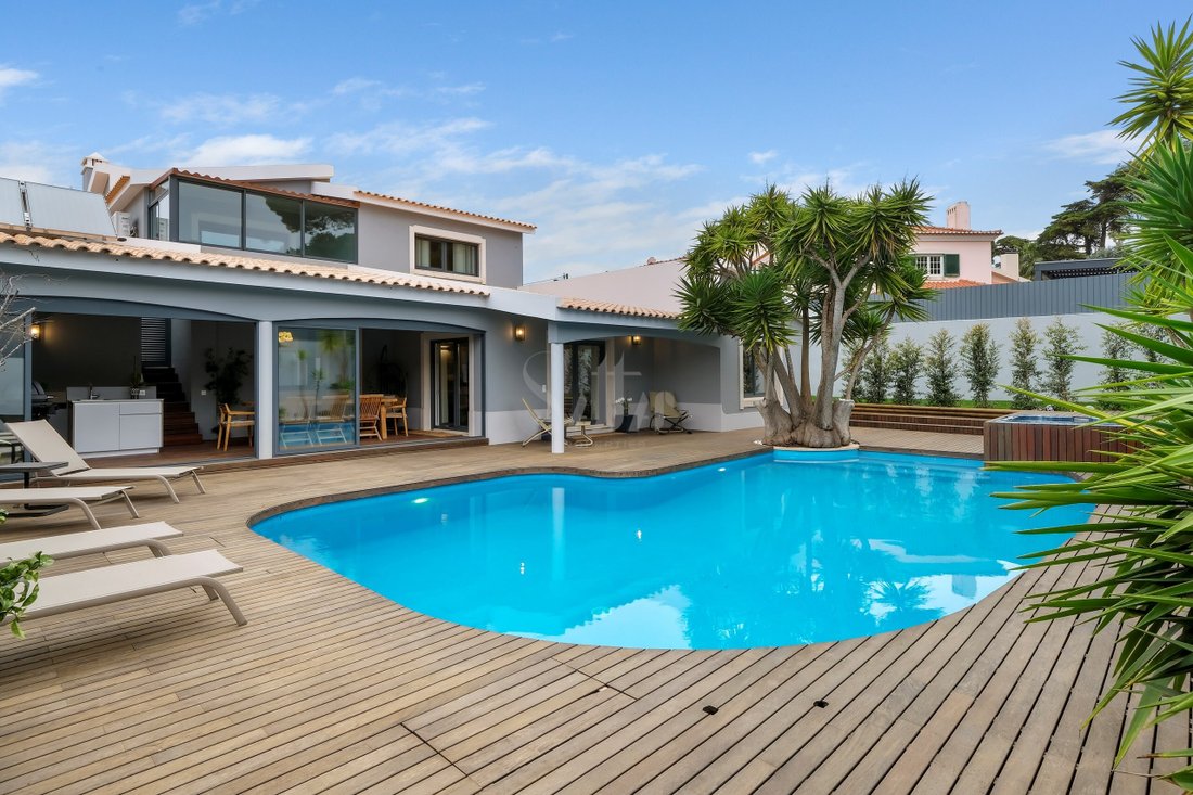 Six Bedroom Villa For Sale With Swimming Pool In In Cascais, Lisbon