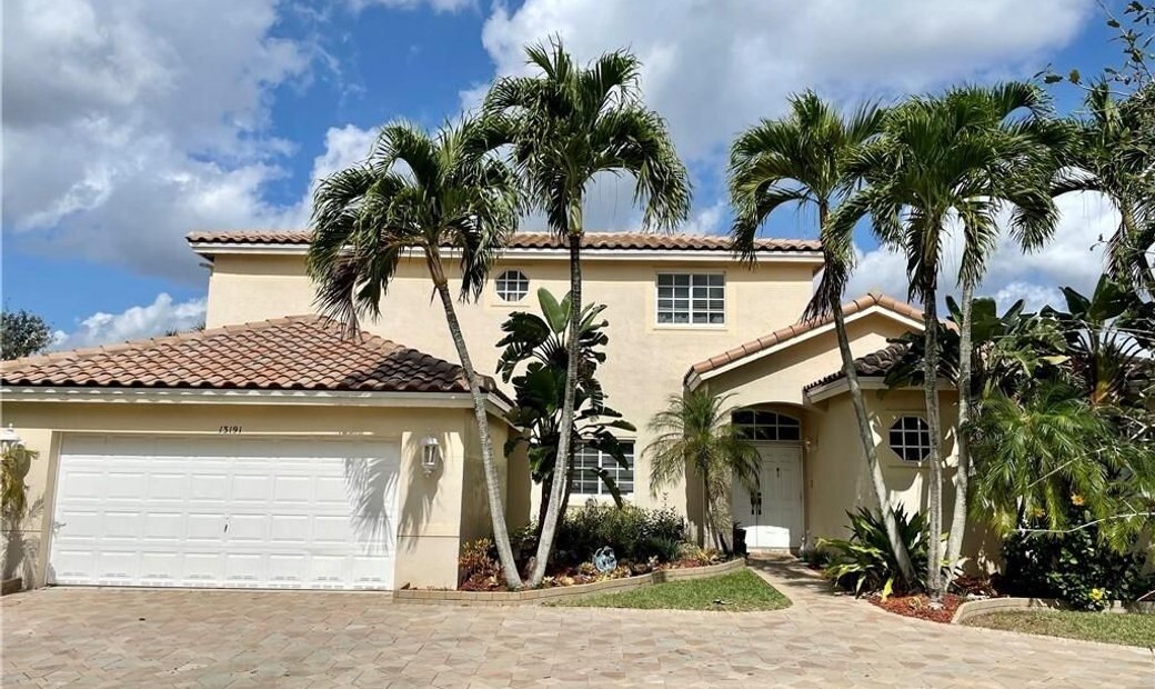 5 Bedrooms Single Family Detached In Plantation, Florida, United States