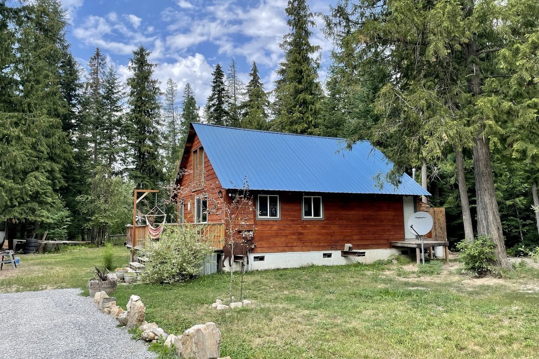 Cabin On Pack River In Sandpoint, Idaho, United States For Sale (12648012)