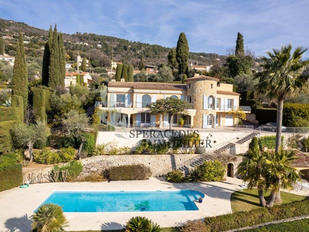 Luxury houses with office for sale in Spéracèdes, Provence-Alpes-Côte d ...