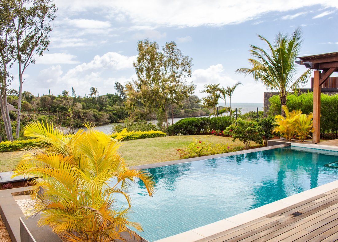 Modern Villa In Haute In Roches Noires, Rivière Du Rempart District