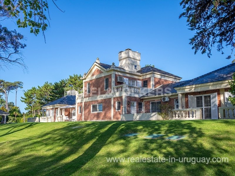 Villa in Punta del Este, Maldonado Department, Uruguay 2 - 12651008