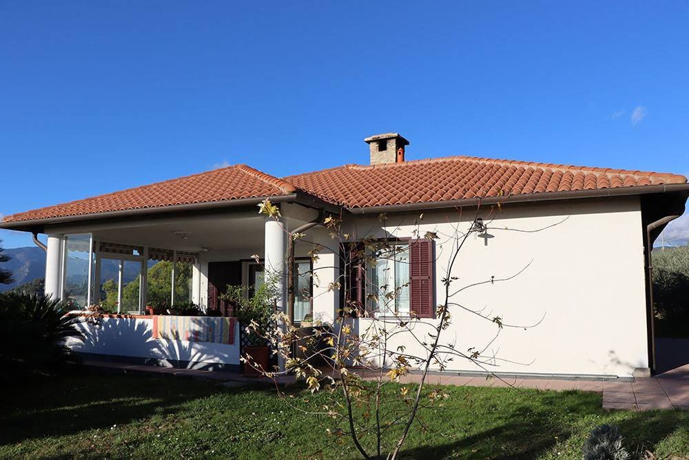 Villa in Vallebona, Liguria, Italy 1 - 12651317