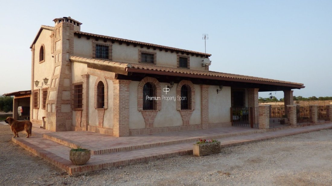Villa in Elx / Elche, Valencian Community, Spain 3 - 12652224