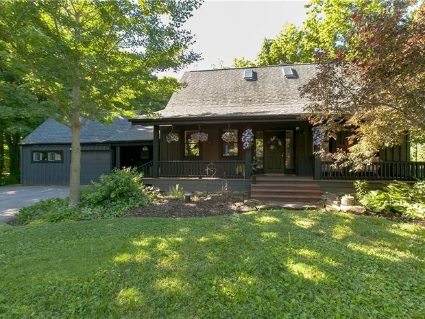Country House in Burlington, Ontario, Canada 1