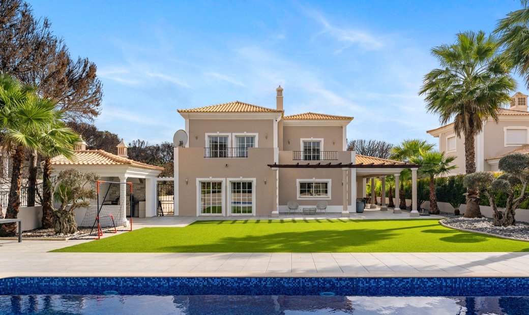Stunning Fully Refurbished Five Bedroom Villa In Vilas Alvas In Faro