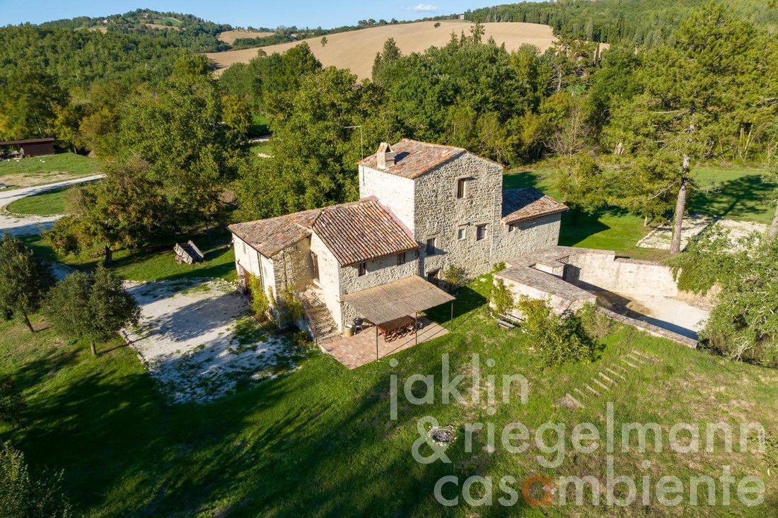 Estate in Todi, Umbria, Italy 4 - 12347341