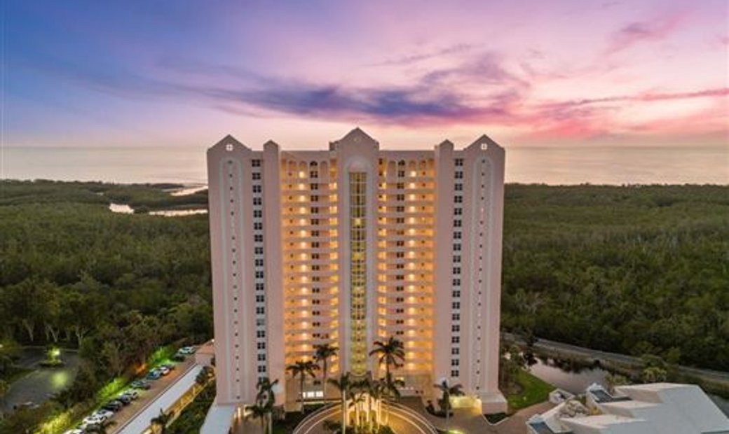 Updated Turnkey Condo With Fabulous Gulf In Naples, Florida, United