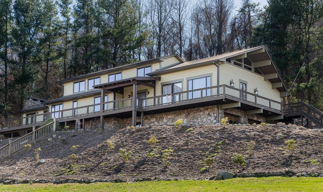 Single Family Home Fairview In Fairview, North Carolina, United States