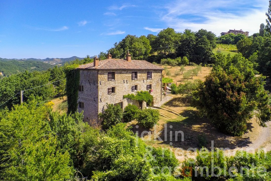 House in Pietralunga, Umbria, Italy 4 - 11425472