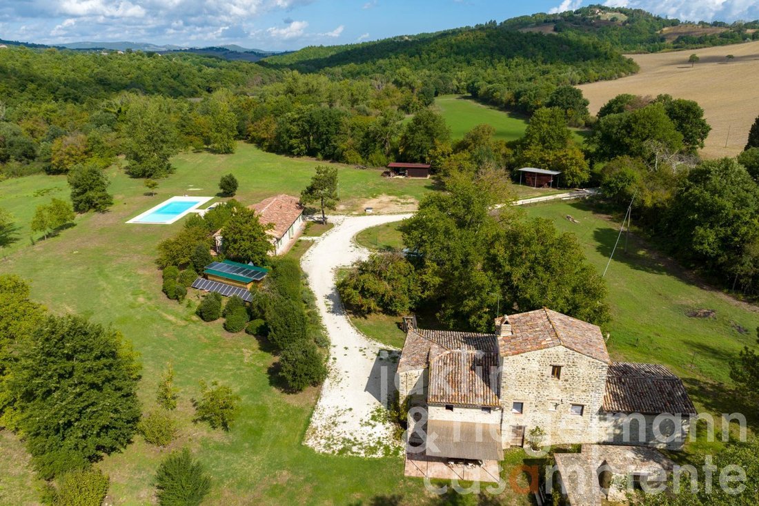 Estate in Todi, Umbria, Italy 3 - 12347341