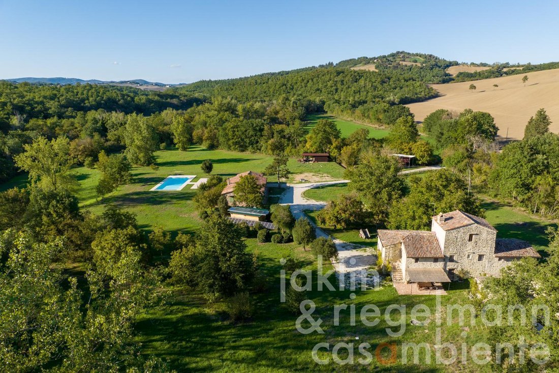 Estate in Todi, Umbria, Italy 2 - 12347341
