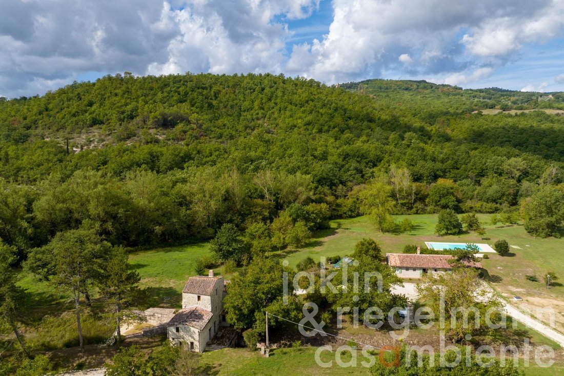 Estate in Todi, Umbria, Italy 5 - 12347341