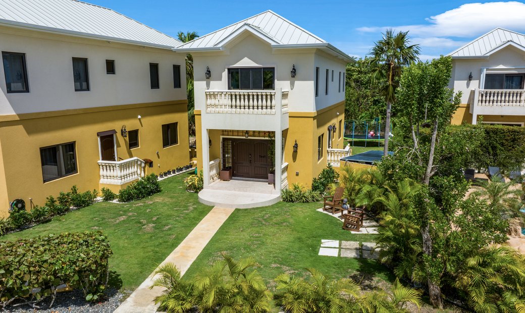 Saint James Court Villa 4 In Savannah, Bodden Town, Cayman Islands For